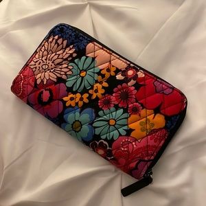 Vera Bradley zip wallet